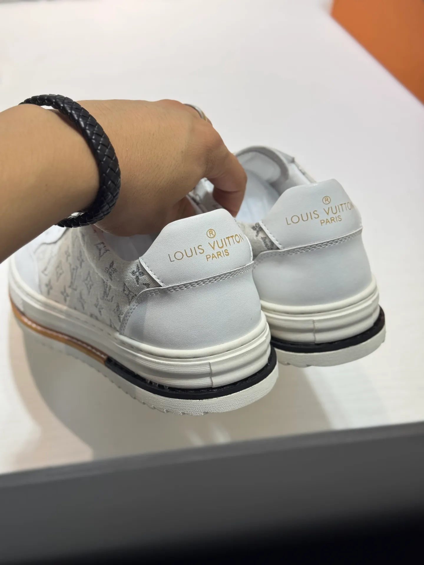 Men's shoes 💰400 [New style] 🌂🌂Top original order - Louis Vuitton®️ Trendy and fashionable yet low-key men's casual shoes, LV special fabric pattern on the upper, comfortable and breathable, sheepskin lining, original rubber outsole, 3 colors available ~ a must-have for sportsmen. Size: 38-44 (45 customized